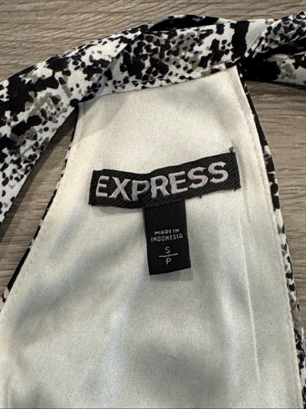 Express Snake Print Halter Top - Picture 3 of 3